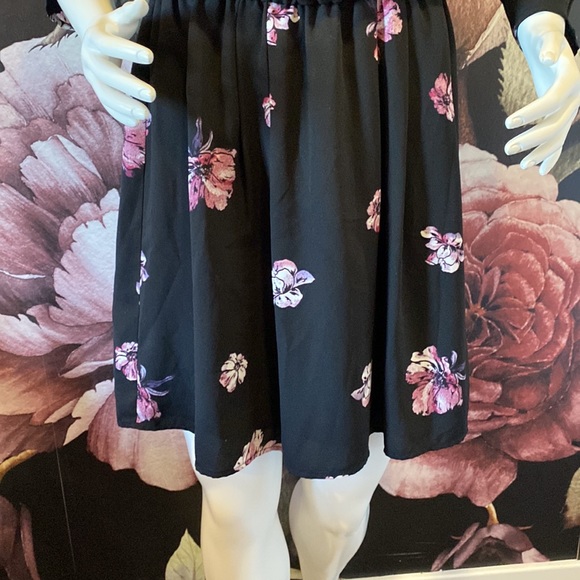 Floral Black & Purple Dynamite Dress - Picture 3 of 5